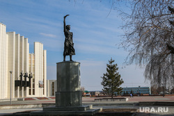 Разное Курган
, филармония, памятник наташе аргентовской, город курган, троицкая площадь