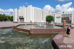 Город Курган, городская жизнь, жители и улицы. Курган, филармония, город курган, фонтан