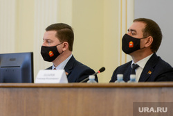 Депутаты в масках на Законодательном собрании. Челябинск, ромасенко вадим, лазарев александр, маска защитная