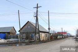 Внеочередное заседание Петуховской городской Думы. Петухово. Курганская область., деревня, лэп, поселок, деревянные дома, столбы с проводами