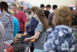 Торговая сеть «Метрополис». Курган, продукты, корзина с продуктами, магазин, питание, очередь на кассе