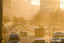 Виды Екатеринбурга, пыль в городе, смог, город екатеринбург, проспект ленина, трамвайные пути, трамвай, экология
