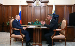 Сергей Меняйло (справа) рассказал Владимиру Путину о проблемах
