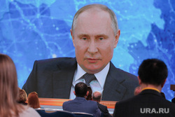 Большая пресс-конференция президента РФ. Москва, путин на экране