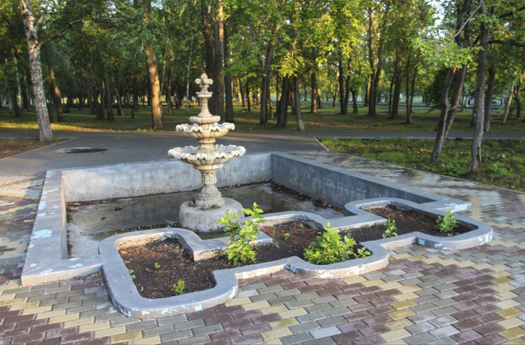 Фотография старого фонтана