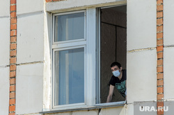 Инфекционная больница, куда доставляют больных коронавирусной инфекцией. Челябинск, больной, окно, пациент, обсерватор, инфекционная больница, скорая помошь
