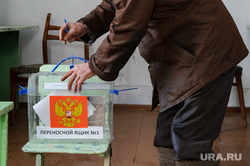 ВЫБОРЫ 2018. Досрочное голосование на выборах президента РФ в деревне Кенчурка, Свердловская область, россия, выборы, герб россии, переносной ящик, топ, избирательный участок, звездочка, голосование, урна для голосования, выборы 2024