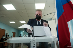 На избирательном участке председателя окружной думы ожидали журналисты