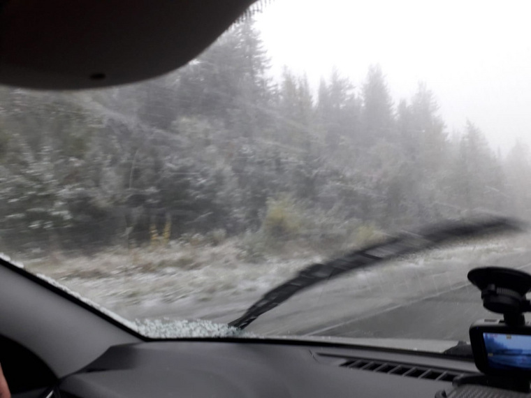 Традиционно с первым снегом столкнулись водители, преодолевая перевал Уреньга по трассе М-5