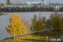 Виды Екатеринбурга, набережная городского пруда, город екатеринбург, осень