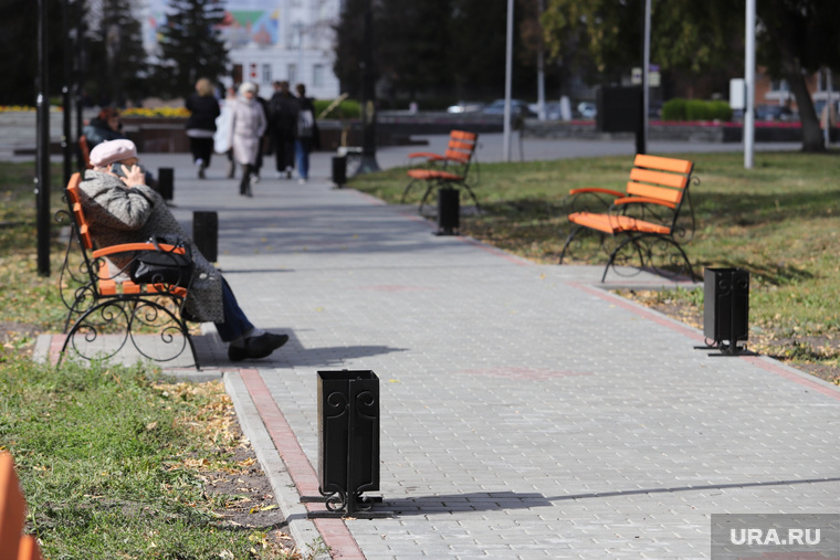Аллея в горсаду. Курган 