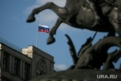 Красная площадь. Москва, госдума, государственная дума, российский флаг, памятник георгию победоносцу, триколор, флаг россии, москва