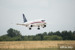 Показательные полеты авиации на МАКС-2021. Москва, аэропорт, посадка самолета, взлет самолета, авиашоу, аэродром, авиация, впп, самолет, взлетно-посадочная полоса, сухой, ssj100, PowerJet SaM146