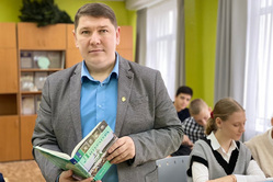 Сергей Бойченко: на Ямале действует 12 мер поддержки учителей