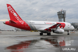 Самолет авиакомпании Red Wings в аэропорту Кольцово. Екатеринбург, аэропорт кольцово, ред вингс, авиакомпания red wings