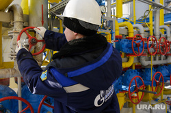 Отправка первой партии сжиженного природного газа автотранспортом из России в Казахстан. Екатеринбург, газ, вентиль, газпром трансгаз екатеринбург, комплекс по производству спг, экспорт