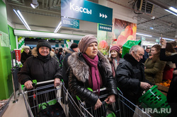 Открытие супермаркета «Перекресток». Екатеринбург, продуктовый магазин, покупатели, очередь , супермаркет