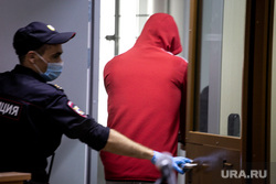 Избрание меры пресечения Виталию Бережному, подозреваемому в убийстве Насти Муравьевой, в Ленинском районном суде. Тюмень, осужденный, пристав, скамья подсудимых, подсудимый, полиция, заключенный, бережной виталий
