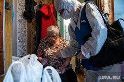Доставка на дом продуктов питания и товаров первой необходимости социальными работниками. Екатеринбург