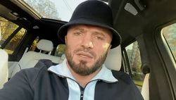 Боец Владимир Минеев досрочно закончил поединок на последней минуте третьего раунда