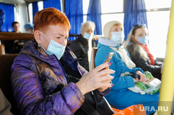 Проверка водителей и пассажиров на соблюдение масочного режима. Челябинск, маска защитная, сиз, средства индивидуальной защиты