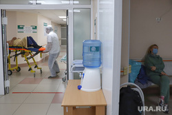 Красная зона в Госпитале для Ветеранов Войн. Екатеринбург, приемное отделение, коронавирус, красная зона