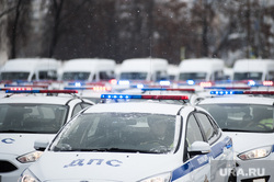 Вручение свердловским полицейским ключей от новых автомобилей. Екатеринбург , машина дпс, машины, полиция, правоохранительные органы, проблесковый маячок, гибдд, дпс, автомобили