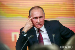 Ежегодная итоговая пресс-конференция президента РФ Владимира Путина. Москва, портрет, жест, путин владимир, думать надо, палец у виска