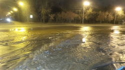 Улицу Малышева затопило из-за коммунальной аварии