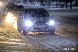 Акция с фонариками. Курган, снег, зима, автомобиль, непогода, метель, плохая погода, плохая видимость, свет фар, фары
