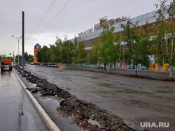 Городская парковка около ЦУМа. Курган, парковка, раскопанная улица, цум, ремонт