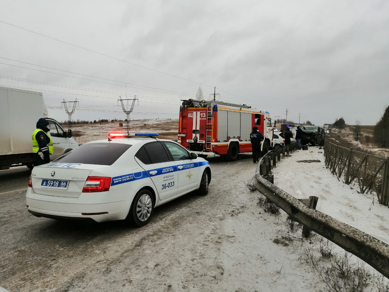 На место происшествия выехали госавтоинспекторы из Екатеринбурга