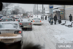 Уборка снега. Екатеринбург, снег на тротуаре, пробка, снег на дороге, снег в городе, нечищенная дорога