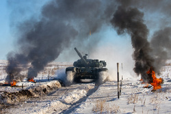 Около 1000 военнослужащих ЦВО начали состязания в отборочном этапе конкурса «Танковый биатлон»