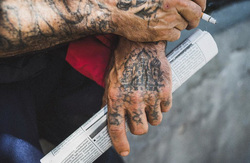 Татуировки на руках бывшего заключенного, заключенные, бандит, татуировка, руки, зк, преступность, криминал