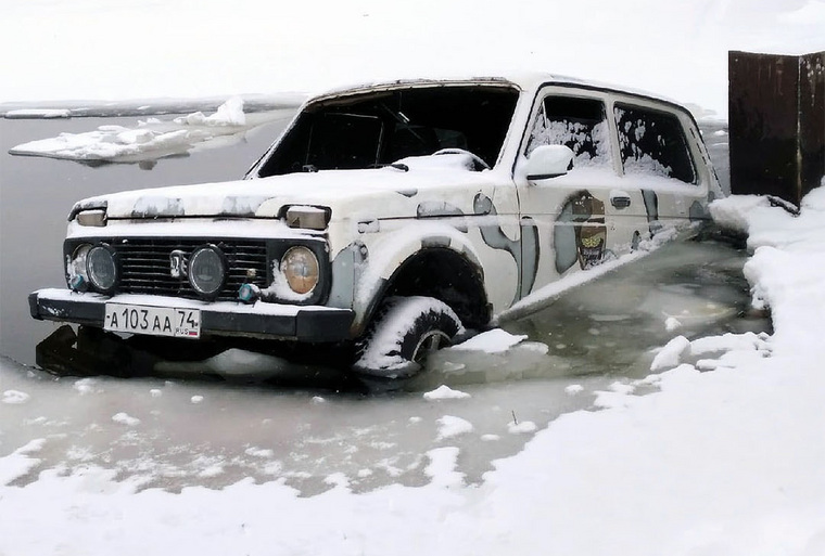 Затопленный автомобиль егерской службы