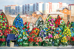 Похороны. Тюмень, венки, многоэтажки
