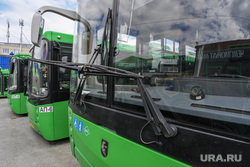 Автобус 54 маршрута, разбитый пассажирами в день 295-летия Екатеринбурга, автобус