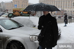 Снегопад в конце марта. Челябинск, снегопад, зонт