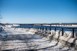 Виды города. Пермь, снег, набережная, зима, кама, коммунальный мост