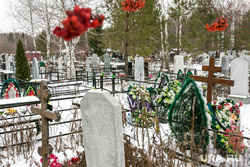 Кладбище и похороны. Тюмень, похороны, могилы, надгробия, надгробные кресты, кладбище