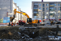 Ремонт канализации на улице Куйбышева. Курган , улица куйбышева, перекопаная дорога