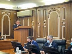 Дмитрий Кощенко (за трибуной) избран главой Нижневартовска на пять лет