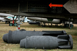 Экспонаты Центрального Музея Военно-Воздушных Сил России в Монино. Московская область, Монино, снаряд, ракета, снаряды, торпеда, бомба