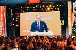 Владимир Путин принял участие в ежегодной акции «Елка желаний»