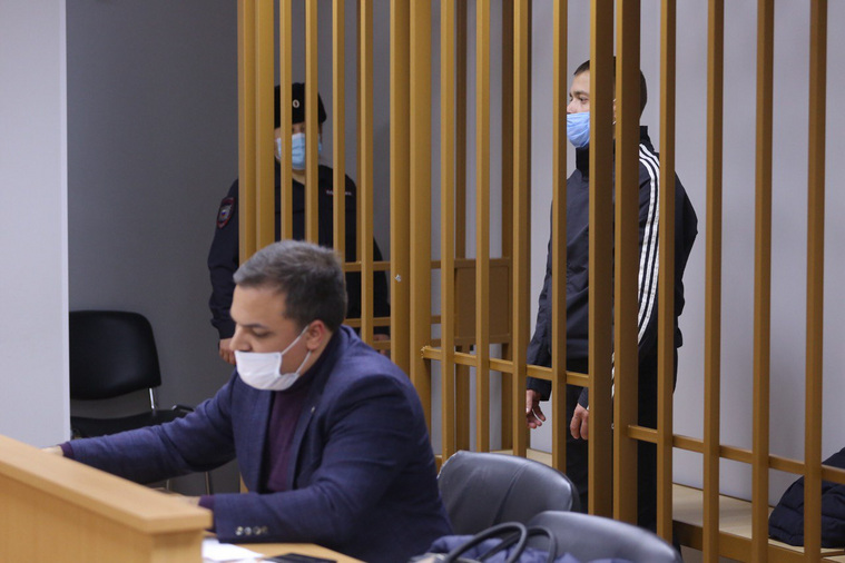 Игорь Фролов не стал общаться с журналистами в зале суда