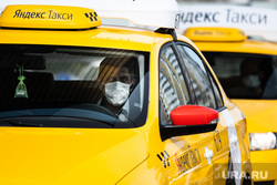 Дезинфекция автомобилей такси «Яндекс.Такси». Екатеринбург, такси, водитель, таксист, медицинская маска, защитная маска, яндекс такси, маска на лицо, covid19, мужчина в маске