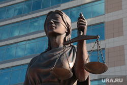 Статуя Фемиды у краевого арбитражного суда. Пермь, фемида, правосудие, суд