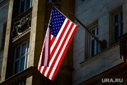 Виды города. Москва, американский флаг, флаг сша, флаг америки