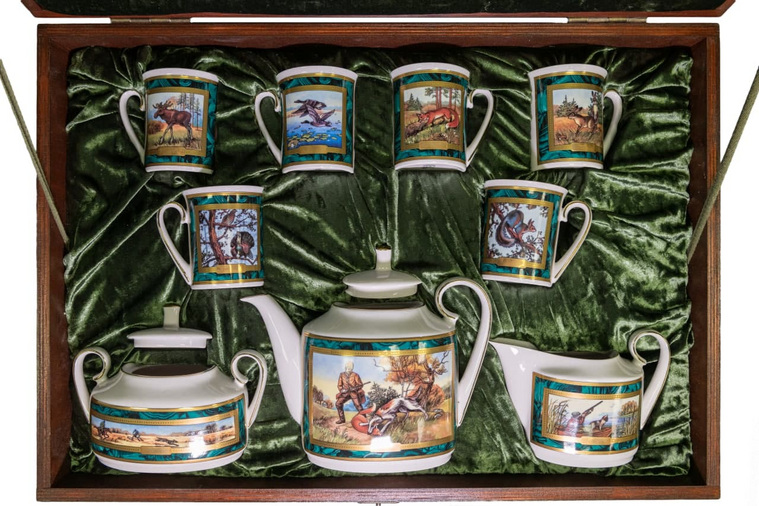 Чайный сервиз из личной коллекции Евгения Куйвашева ушел с молотка за 42 млн рублей